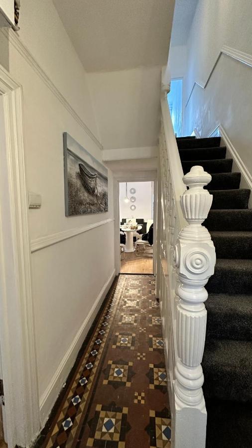 Вилла Victorian/Modern House Ньюпорт Экстерьер фото
